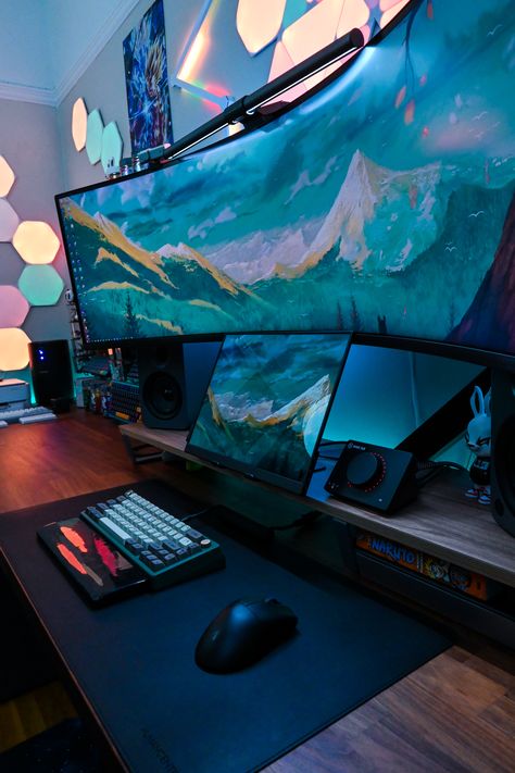 Desk Setup Multiple Screens, Gaming Desk Setup Men, Cybersecurity Setup, 4 Monitor Desk Setup, Pc Gaming Setup Bedroom, Ultra Wide Monitor Setup, Monitor Setup Aesthetic, Monitor Layout, Hyper Beast Wallpaper