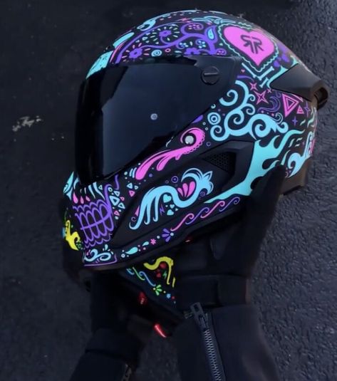 Cool Motorcycle Helmets Design, Moter Cycles Helmet, Helmet Drawing Motorcycle, Motorcycle Helmet Design Art, Karting Helmet Design, Helmet Design Paint, Purple Motorcycle Helmet, Painted Motorcycle Helmets, Aesthetic Helmet