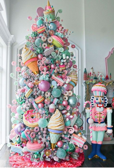 Pastel Christmas Decor, Diy Candy Land, Candy Christmas Tree, Candy Land Christmas Decorations, Candy Land Christmas Decorations Diy, Candy Land Christmas Tree, Creative Christmas Trees, Wreaths Ideas, Unique Christmas Trees