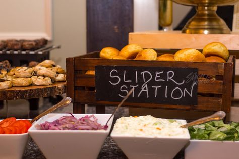 Slider Station Sliders Party, Slider Station, Party Planning Food, Party Sliders, Wedding Food Stations, Slider Bar, Tropical Birthday Party, American Party, Wedding Buffet