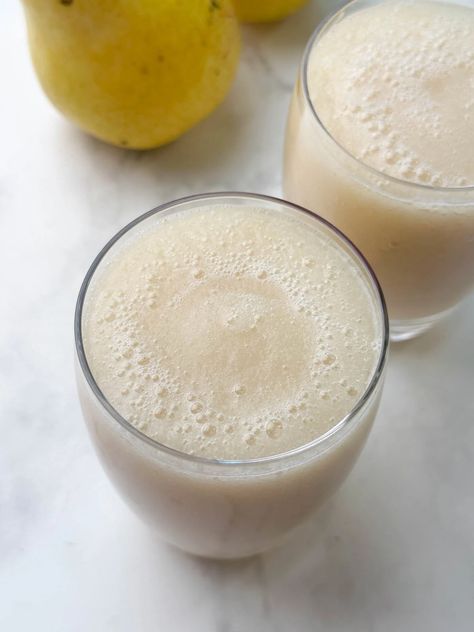 pear juice served in 2 glasses with pear on the side Family Recipes Kid Friendly, Soup Recipes Vegan, Dinner Recipes Soup, Chocolate Pasta, Vegetarian Indian Recipes, Low Calorie Fruits, Recipes Pressure Cooker, Lunchbox Recipes, Fruit Juice Recipes