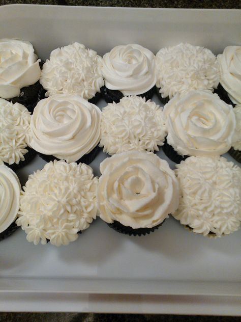 I like the rose ones for Gen's party White Wedding Cupcakes, Cupcakes White, Cupcakes Design, Nutella Cupcakes, Funfetti Cupcakes, Gold Cupcakes, Bridal Shower Cupcakes, White Cupcakes, Cupcake Cake Designs