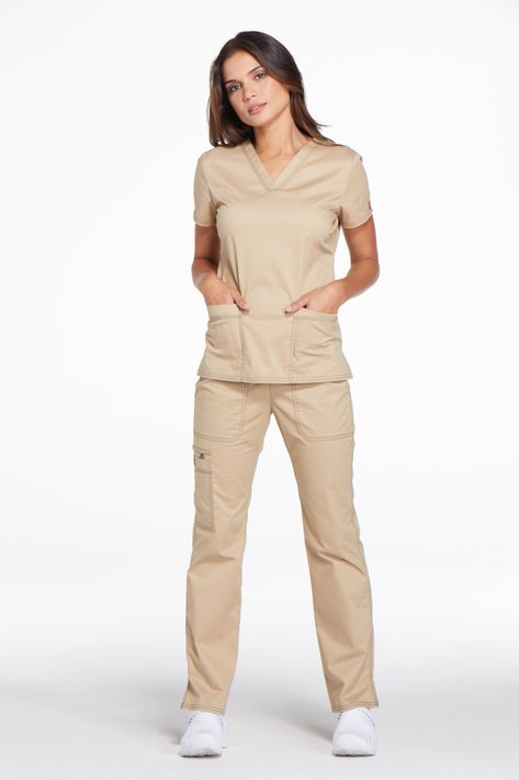 Masseuse Outfit, Cute Nursing Outfits Scrubs, Scrubs Uniform Cute, Scrubs Aesthetic, Cute Nursing Scrubs, Nurse Outfit Scrubs, Medical Scrubs Fashion, Scrubs Pattern, Spa Uniform