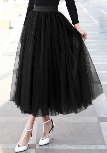 Front view of model in tulle midi skirt and black top Tulle Skirt Bridesmaid, Tutu Women, Tulle Skirts Outfit, Tule Rok, Skirt Tulle, Tulle Skirt Black, Mode Turban, Tulle Midi Skirt, Rock Outfit