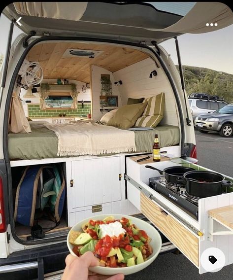 Kombi Food Truck, Kombi Motorhome, Camper Van Life, Lake House Food Ideas, Kombi Home, Van Conversion Interior, Furniture Repurpose, Lake Food Ideas Summer, Combi Volkswagen