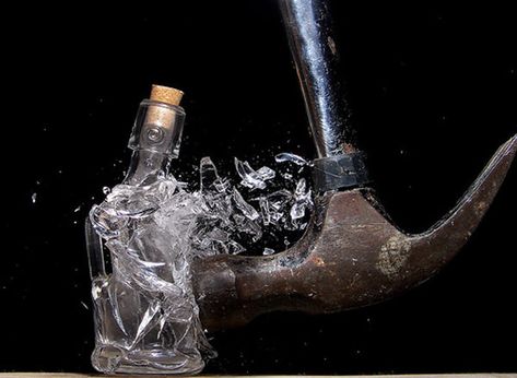 Smashing things into smithereens seems to be a popular theme for high shutter speed photography. I think this photo was very successful, as the hammer truly appears to be frozen in time. In this particular moment, the bottle still appears to be holding on in its final moments as a dignified bottle. All the bits and pieces of the shattered glass are clearly discernible. Smash Glass, Macro Photography Tips, Speed Photography, Movement Photography, Fantastic Photography, High Speed Photography, Fast Shutter Speed, Motion Photography, Slow Shutter