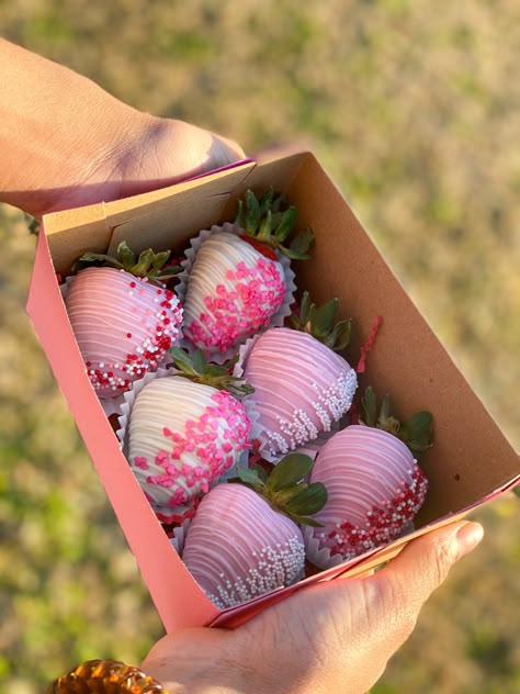 Pink Valentines Strawberries, Hot Pink Strawberries, Valentines Day Strawberries Boxes, Valentines Chocolate Covered Strawberry, Pink Chocolate Covered Strawberries, Valentines Strawberries, Strawberry Business, Dipped Strawberries Recipe, Easter Strawberry