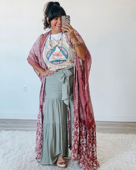 Women's Clothing Store (@mindymaesmarket) • Instagram photos and videos Gypsycore Fashion Plus Size, Midsize Boho Outfits, Therapist Attire, Therapist Fashion, Concert Outfit Ideas 2023, Plus Size Concert Outfit Ideas, Plus Size Boho Fashion, Boho Chic Plus Size, Plus Size Concert Outfit