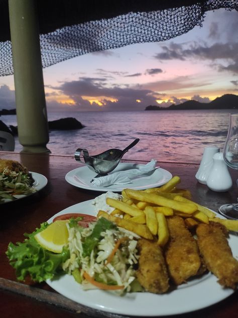 food photography, sunset while eating on the beach in Seychelles Eating With Seasons, Eating On The Beach, Seychelles Food, Seychelles Beach, Photography Sunset, 20th Birthday, Dream City, African Countries, Dream Vacation