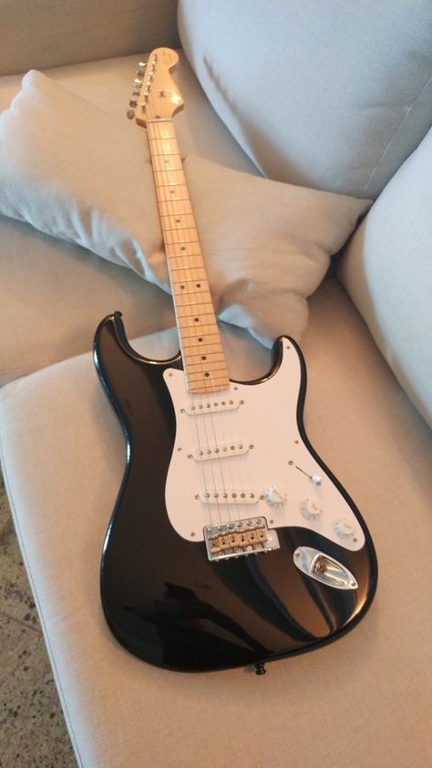 Gitar Vintage, Electric Guitar Design, Guitar Obsession, Fender Electric Guitar, Cool Electric Guitars, Modern Music, Guitar Parts, Music Aesthetic, Body Electric