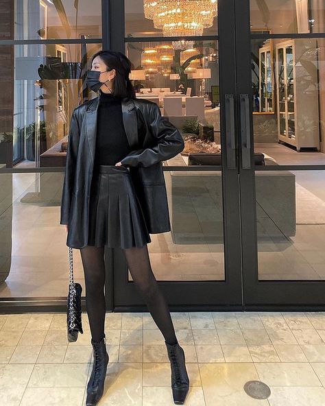 Zara Winter 2022, Black Tights Outfit Winter, Outfit Winter 2022, Black Tights Outfit, Winter London, Zara Winter, Outfit Blazer, Olive Skirt, Concert Fits