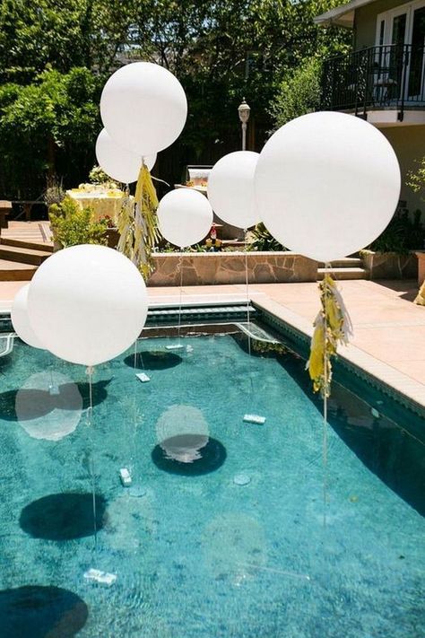 Summer Backyard Party Decorations, Affordable Wedding Decorations, Summer Backyard Parties, Party Decorating Ideas, Flamingo Pool Parties, Backyard Party Decorations, Bachelorette Pool Party, Flamingo Pool, Party Swimming Pool