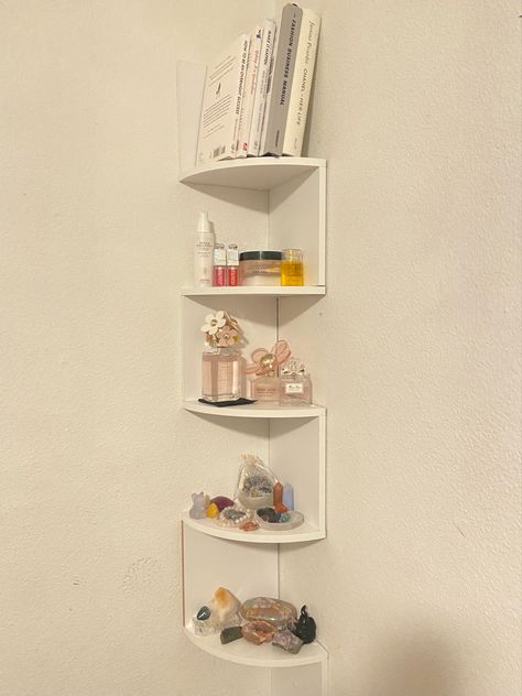 Corner Shelves Bedroom Aesthetic, Corner Shelf Aesthetic, Corner Shelves Aesthetic, Dior Aesthetic Room, Dior Room Aesthetic, Crystals Tiktok, Corner Shelves Bedroom, Book Room Ideas, Corner Shelf Decor