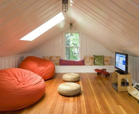 Small Attic Bedroom, Attic Decor, Attic Renovation Ideas, Attic Bedroom Designs, Finished Attic, Attic Playroom, Attic Loft, Small Attic, Attic Design