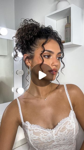 Curly Girl Updo Hairstyles, Curly Hair Messy Updo, Messy Bun Tutorial Curly Hair, Updo Hairstyles Curly Hair, Hairstyles For Birthday Party, Curly Hair Updo Easy, Olivia Calabio, Curly Bun Tutorial, Bun Updo Tutorial