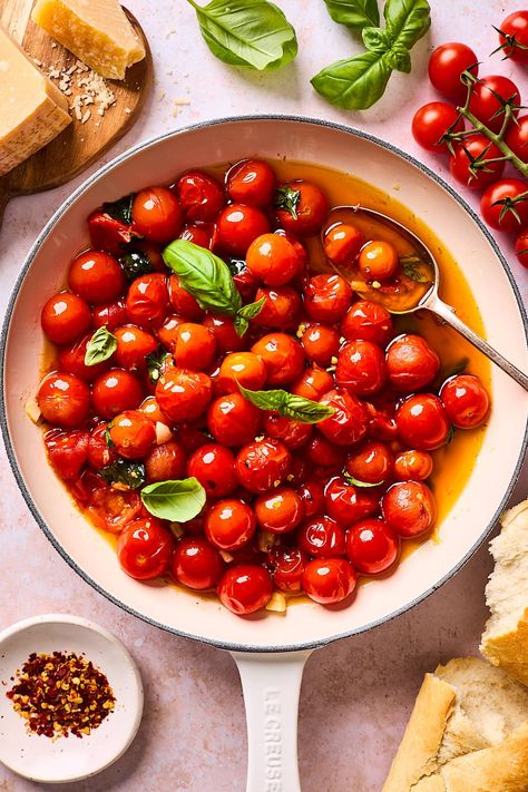 Burst Cherry Tomato Sauce Burst Cherry Tomato Sauce, Easy Marinara Sauce, Cherry Tomato Recipes, Cherry Tomato Sauce, Fresh Tomato Recipes, Cherry Tomato Pasta, Fresh Tomato Sauce, Slow Cooker Pasta, Pasta Spaghetti