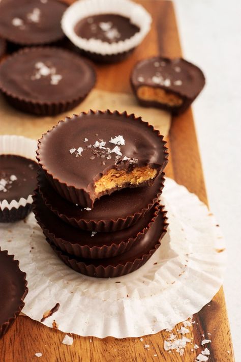 Healthy Homemade Dark Chocolate Peanut Butter Cups – Scientifically Sweet Peanut Butter Cups Recipe, Homemade Dark Chocolate, Dark Chocolate Peanut Butter, Homemade Peanut Butter Cups, Chocolate Zucchini Bread, Raspberry Almond, Chocolate Peanut Butter Cups, Cocoa Chocolate, Desserts Vegan