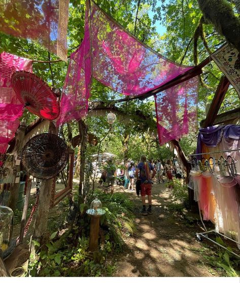 Forest Fort, Things To Do In Nature, Garden Hangout, Gothic Haunted House, Wonderland Forest, Oregon Country Fair, Summertime Madness, Spring Birthday Party, Stella Luna