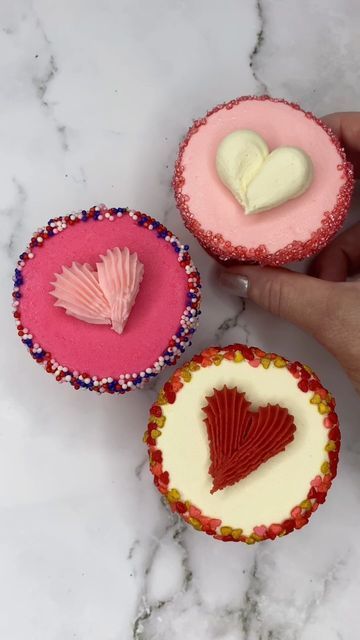 Buttercream Designs, Cupcake Piping, Cupcake Packaging, Rachel Lindsay, Valentines Baking, Valentines Collection, Sweet Tables, Heart Cupcakes, Cupcake Cake Designs