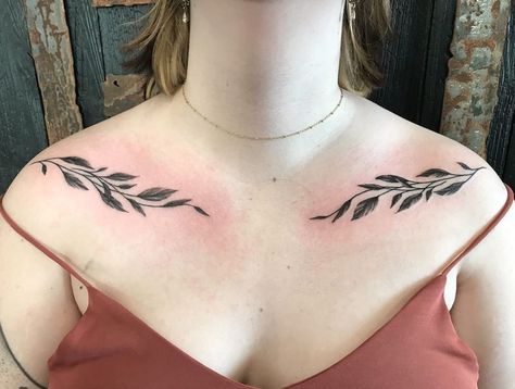 Collarbone Tattoo Leaves, Collarbone Leaves Tattoo, Collarbone Leaf Tattoo, Leaves Collar Bone Tattoo, Daphodil Tattoo, Tropical Tattoos, Tattoos Chest, Collar Tattoo, Tattoos Shoulder