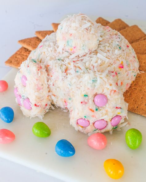 Bunny Butt Cream Cheese Ball Bunny Cheese Ball Easter Appetizers, Bunny Themed Food, Easter Cheese Ball, Bunny Desserts, Dessert Cheese Ball, Easter Charcuterie, Easter Food Ideas, Cream Cheese Ball, Graham Cracker Recipes