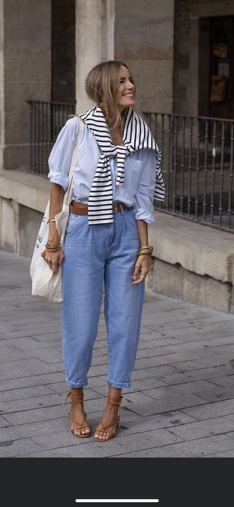 Striped Button Up Shirt Outfit, Blue Stripes Outfit, Light Blue Shirt Outfit, Blue Denim Jeans Outfit, Blue Striped Shirt Outfit, Fall Outfits Cute, Outfits With Striped Shirts, Business Looks, Blue And White Striped Shirt