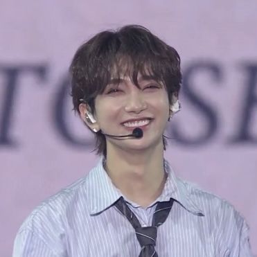 seventeen svt follow tour concert day 2 pretty cute livestream lq low quality icon hong jisoo joshua shua smile cheeks eye smile Eye Smile Kpop, Seventeen Smile, Seventeen Smiling, Joshua Seventeen Smiling, Joshua Smile, Joshua Hong Smile, Joshua Cute Icon, Joshua Smile Seventeen, Svt Joshua Meme Faces