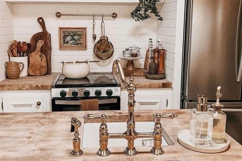 Rv Backsplash Ideas, Diy Countertop Ideas, Rv Backsplash, Rv Remodel Ideas, Rv Sofa Bed, Live Edge Counter, Traditional Backsplash, Diy Countertop, Diy Wood Countertops