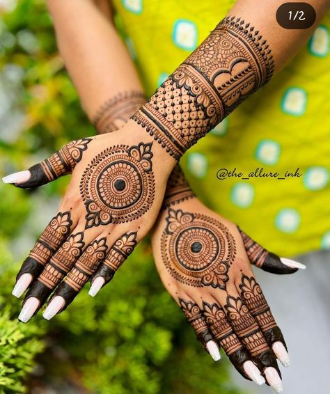 Henna Rose, Aesthetic Mehndi, Round Mehndi Design, Traditional Mehndi Designs, Palm Mehndi, Bride Design, Beginner Henna, Front Mehndi Design, Tattoo Unique