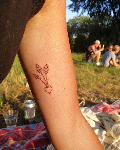 Veggie Tattoo Ideas, Rutabaga Tattoo, Turnip Tattoo, Vegetable Garden Tattoo, Cajun Chicken And Veggies, Veggie Wallpaper, Agriculture Tattoo, Radish Tattoo, Veggie Tattoo