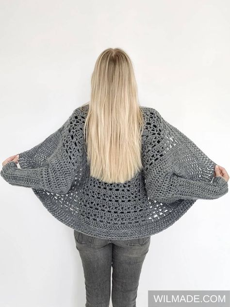 Ombre Crochet, Crochet Cowls, Crochet Bloggers, Crochet Cardigans, Gilet Crochet, Crochet Shrug Pattern, Shrug Pattern, How To Fold Sleeves, Blogger Inspiration