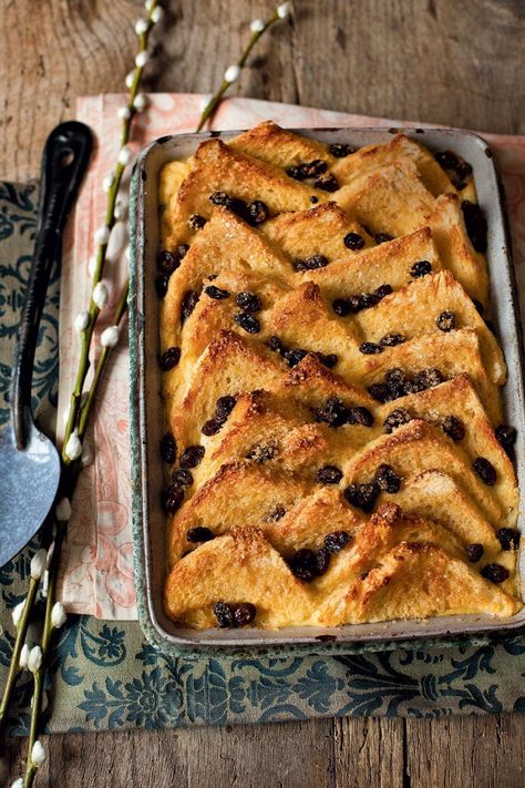 British Pudding, Puding Roti, Slow Cooker Bread, Butter Pudding, British Desserts, Family Dishes, Tesco Real Food, Bread And Butter Pudding, Raisin Bread