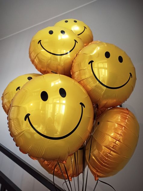 Ballon Birthday Aesthetic, Happy Face Balloon, Smiley Balloon, Smile Balloon, Smiley Face Balloon, Cute Balloons, Emoji Balloon, Get Well Messages, Happy Balloons