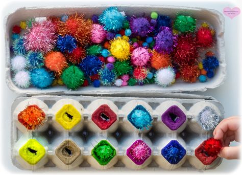 Pom Poms Push Baby Toddler Play Egg Carton DIY Egg Carton Diy, Pom Pom Diy, Box Activities, Nature Crafts Kids, Recycled Diy, Carton Diy, Toddler Teacher, Diy Montessori, Diy Pom Poms