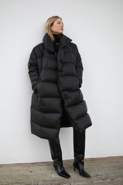 Duvet Coat, Quilted Coats, Coat Trends, Long Puffer Coat, Cozy Coats, Puffy Coat, Puffy Jacket, Cold Weather Outfits, Padded Coat