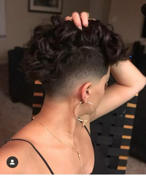 Side Undercut Curly Hair, Short Curly Haircuts Shaved Sides, Curly Mohawk Women, Undercut Hairstyles Women Curly Hair, Curly Shaved Sides, Long Curly Hair With Undercut, Curly Pixie Mohawk, Long Curly Undercut, Womens Shaved Sides Haircut