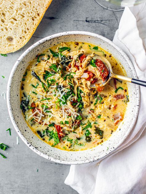 Chicken Florentine Soup: This delicious and warming chicken florentine soup gives the classic French entrée a swoon-worthy makeover! #chicken #chickensoup #chickenflorentine #soupseason Honey Roasted Sweet Potatoes, Pre Run Snack, Florentine Soup, Chicken Florentine Soup, Chili Honey, Florentines Recipe, Chicken Florentine, Soup Season, Honey Roasted