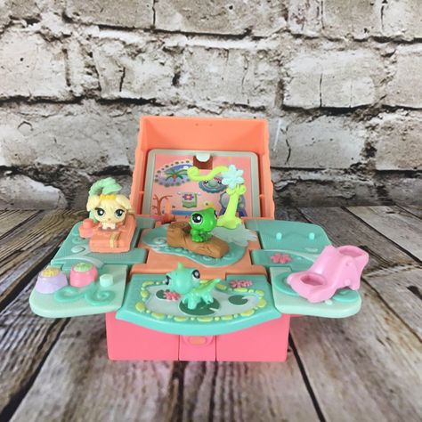 Littlest Pet Shop Teeniest Tiniest, Toy Room Organization, Small Pet Bed, Lps Toys, Childhood Memories 90s, Little Pet Shop Toys, Childhood Memories 2000, Food Bowls, Miniature Accessories