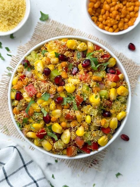 Mexican Bhel Recipe, Tiffin Box Ideas, Indian Food Party, Boiled Sweet Corn, Corn Chaat, Bhel Recipe, Chats Recipe, Indian Appetizers, Tiffin Box