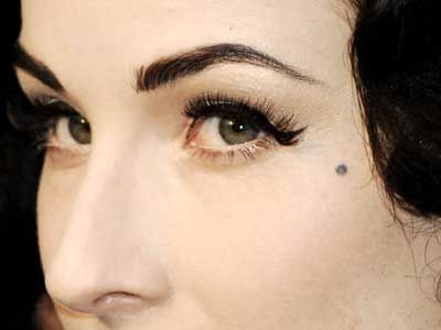 --great eyebrow shaping-- Beauty Mark Piercing, Beauty Mark Tattoo Face, Beauty Spot Tattoo, Symmetrical Eyebrow Piercing, Double Center Eyebrow Piercing, Eyebrow Piercing Pointy, Center Eyebrow Piercing, David Beckham Back Tattoo, Spot Tattoo