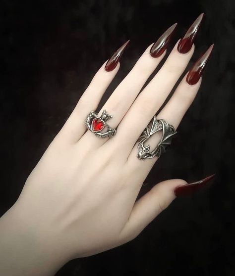 Vampire Nails, Maquillage On Fleek, Witchy Nails, Gothic Nails, Goth Nails, Edgy Nails, Grunge Nails, Really Cute Nails, Dream Nails