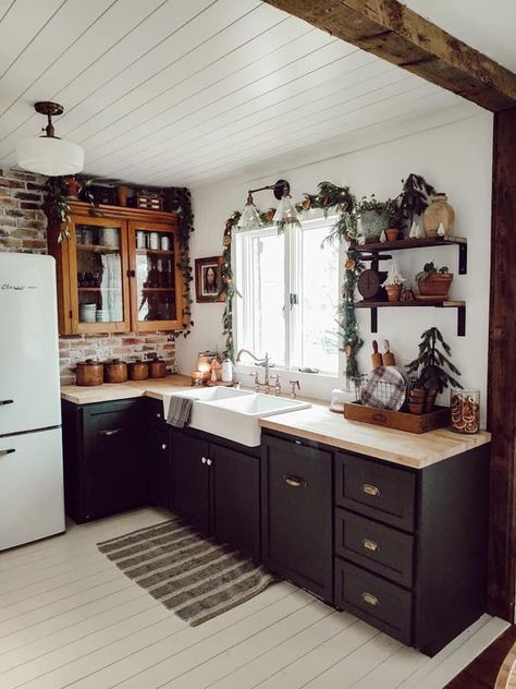 Kate Arends, Dark Home Decor, Boho Kitchen, Kitchen Designs, Dream House Decor, Home Decor Kitchen, Kitchen Renovation, A Kitchen, Kitchen Inspirations