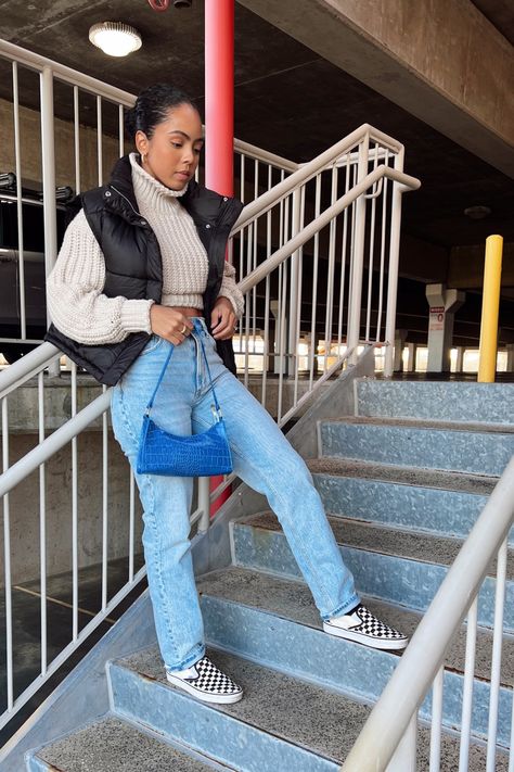 Fall fashion, straight leg pants, lose pants outfit, blach puffer vest, blue bag, fall outfit, turtleneck outfit Lose Pants Outfit, Blue Puffer Vest Outfit, Neutral Outfits, Turtleneck Outfit, 2022 Fashion, Streetwear Style, Neutral Outfit, Body Warmer, Vans Classic Slip On