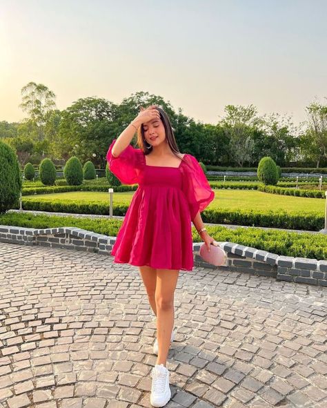 Korean Short Frocks, Short One Piece Dress Poses, One Piece Dress Photo Pose, Short Frock Kurti, Pink Color Dress, Single Aunt, Short Frocks, Casual Kurti, Mini Frock