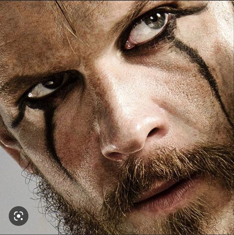 Vikings Floki, Floki Viking, Viking Face Paint, Floki Vikings, Viking Makeup, Vikings Halloween, Viking Pictures, Vikings Travis Fimmel, Norse Necklace