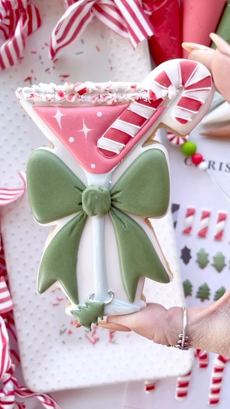 Give me all the transfers!! They’re my “newish” favorite thing to utilize for my cookies! ⠀ In my new “Merry Little Cocktails” online class… | Instagram Mixer Cookies Decorated, Christmas Cocktail Cookies Decorated, Home Alone Cookies Decorated, Stained Glass Sugar Cookies, Christmas Birthday Cookies, Gift Cookies Decorated, Christmas Decorated Cookies, New Year Cookies, Christmas Sugar Cookies Decorated