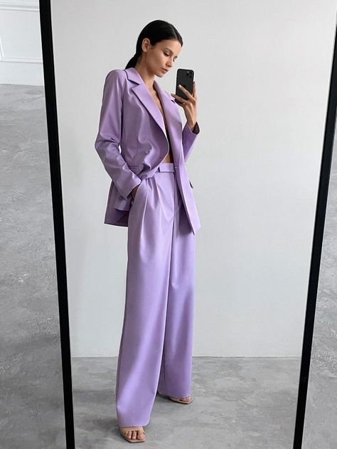 Women's Monochrome Outfits Ideas https://youtu.be/uOMH8040QCQ Purple Fashion Outfit, Lavender Suit, Oversized Suit, Don Pedro, Monochromatic Fashion, Purple Suits, Monochromatic Outfit, Monochrome Outfit, Purple Outfits