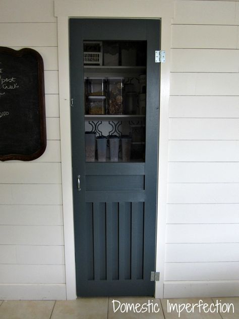 DIY Screen Door For The chicken run!! And Ashley's pantry!! Screen Door Pantry, Screen Door Ideas, Vintage Screen Doors, Old Screen Doors, Diy Screen Door, Diy Screen, Farmhouse Pantry, Pantry Makeover, Small Pantry