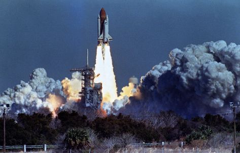 Challenger Explosion Space Shuttle Disasters, Challenger Explosion, Christa Mcauliffe, Space Shuttle Challenger, Nasa Space Shuttle, Cape Canaveral, Space Center, Time Life, Space Program