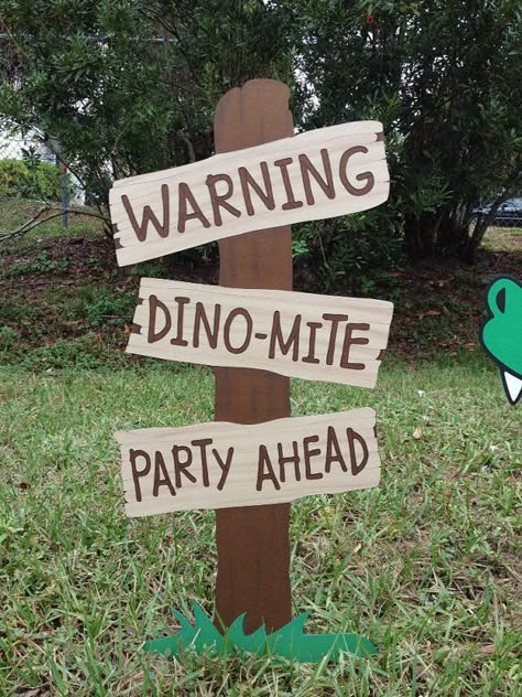 4de Verjaardag, Dinosaur Birthday Theme, Jurassic Park Party, Dinosaur Birthday Party Decorations, 20th Birthday Party, Dinosaur Themed Birthday Party, Dino Birthday Party, Set Photo, Dinosaur Theme Party